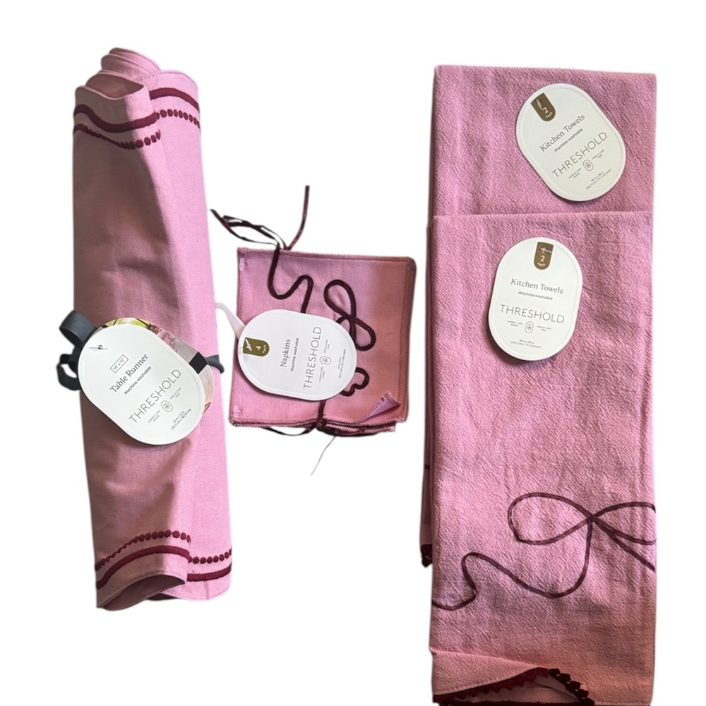NWT Threshold Pink Kitchen Linen Bow Set - Table Runner, Napkins, Kitchen Towel